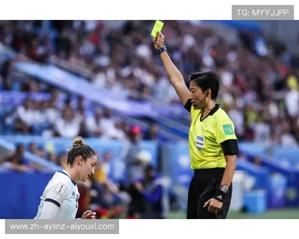 足球裁判在高强度比赛中如何保持判罚公正与权威